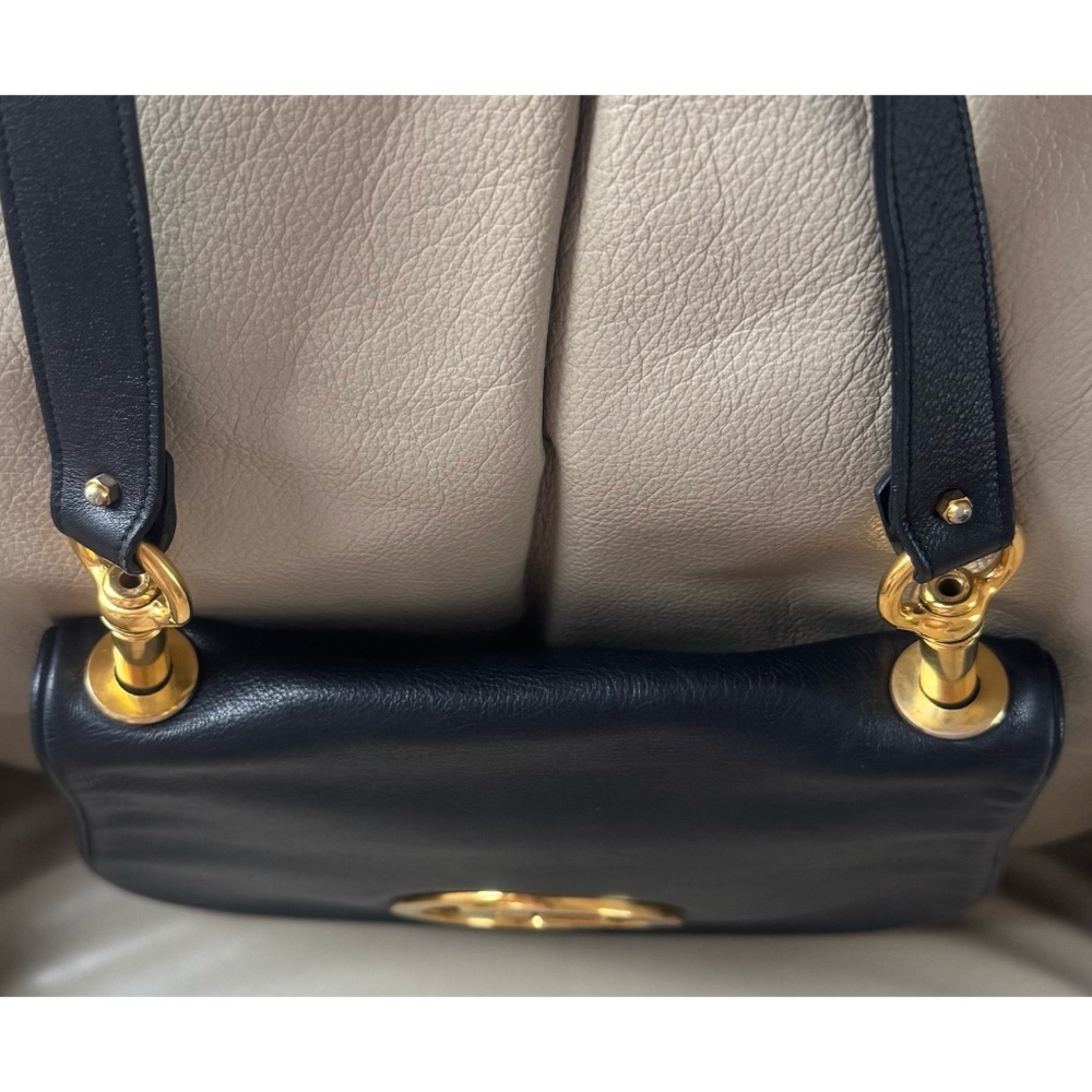 Gucci Black Shoulder Bag with Gold GG Emblem - Picture 5 of 11